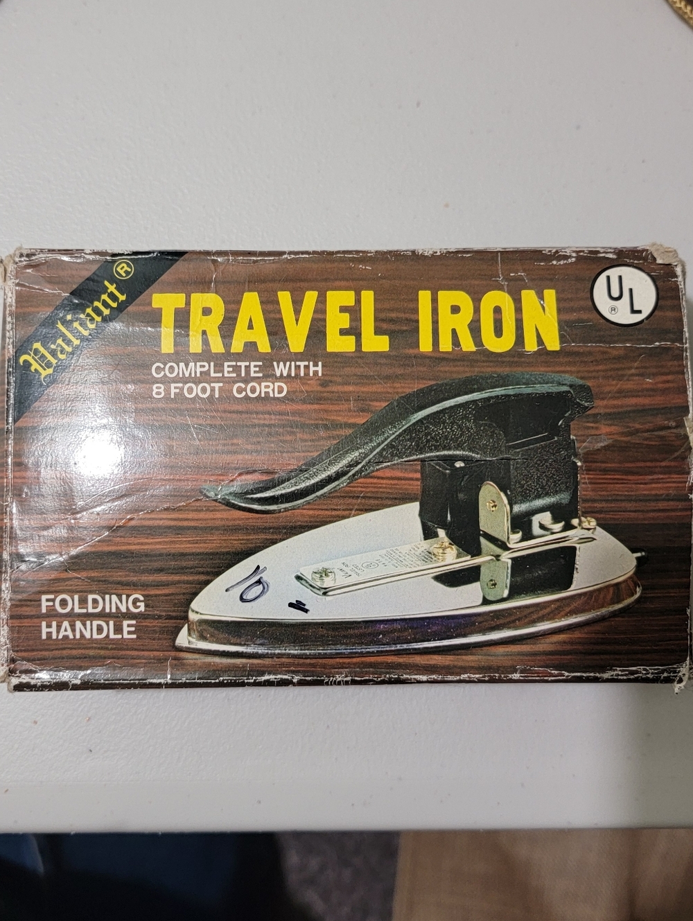 Valiant Travel Iron 15/2319 Folding Handle 250W 120V Aluminum Soleplate 8ft Cord